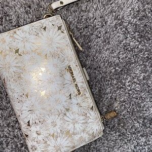 Michael kors wristlet